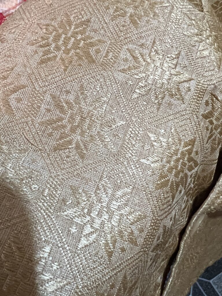 Collection strictement naturelle soie Muga tissée étoiles - le luxe assamais