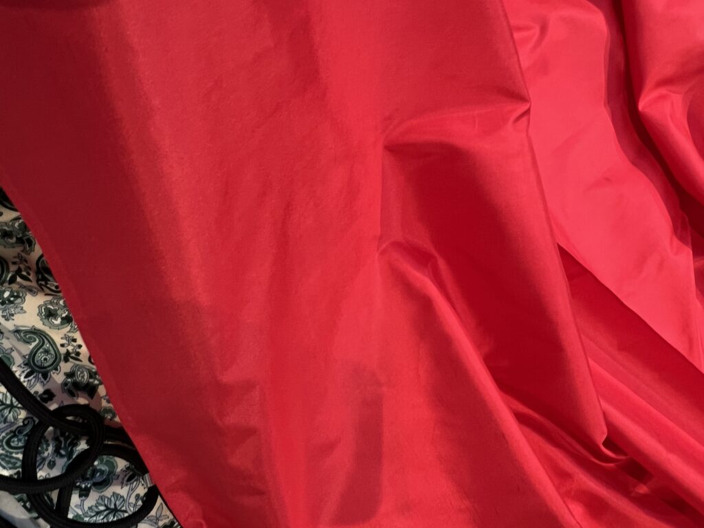 Satin de Soie mûrier Tissé main dans les ateliers Benares | Tohora