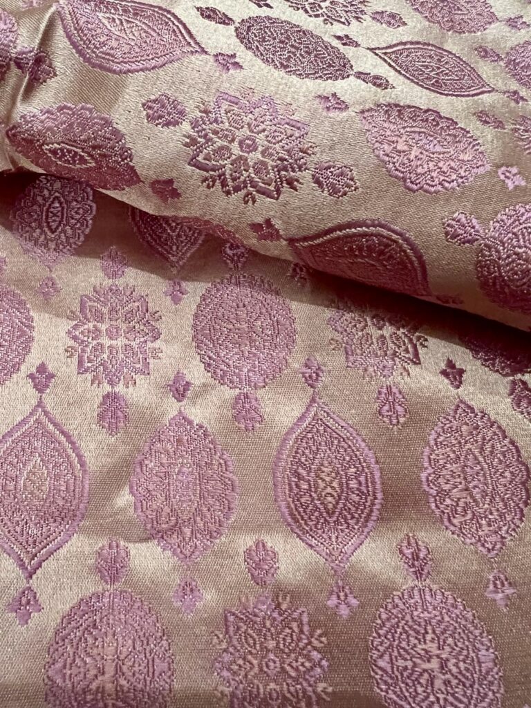 soie de murier tissée mains Collection Benares Rose medaille By Tohora, tissée dans les ateliers indiens a Varanasi | a commander