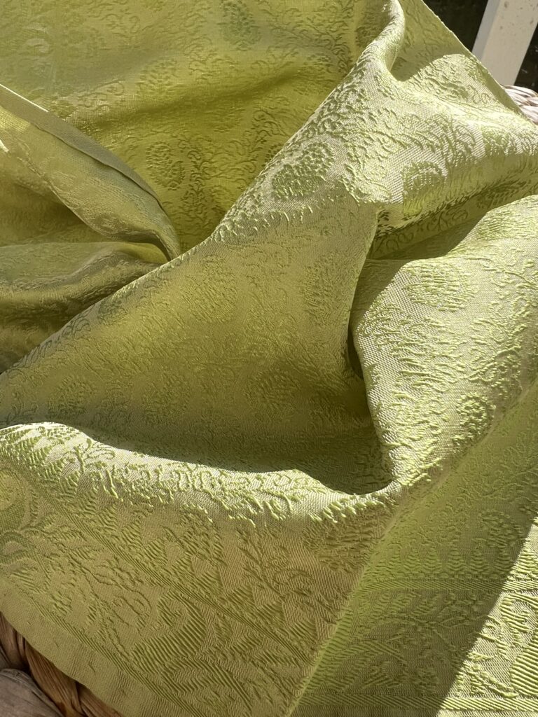 Carré Précieux soie tissé main 55cm Tohora – Eclat de Cachemire Vert Tilleul