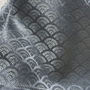 Carré de poche précieux Tohora 26 cm en soie de mûrier gris étain aux reflets argentés avec motifs d'éventails géométriques tissés main
