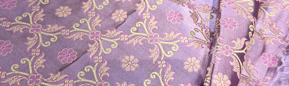 Soie Benares Tanchoi rose et soie dorée pour la collection SEALIAH by Tohora x Eriselda Hoxha Couture